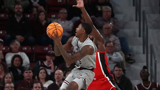 Headline: NCAA Basketball: Georgia at Mississippi State